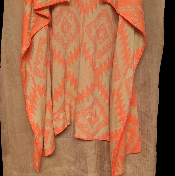 Buttons Aztec Duster Size Small - Picture 4 of 4